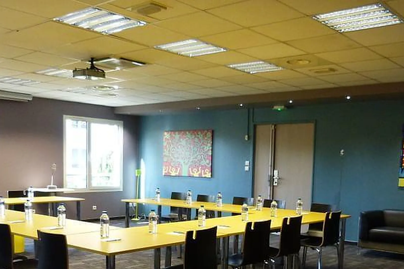 Lieux événementiels, FULL COLORS