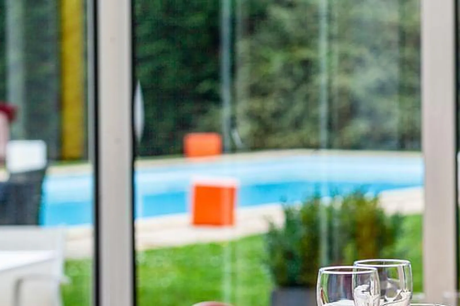 Lieux événementiels, FULL COLORS