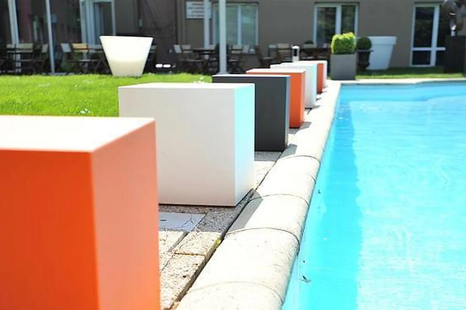 Lieux événementiels, FULL COLORS