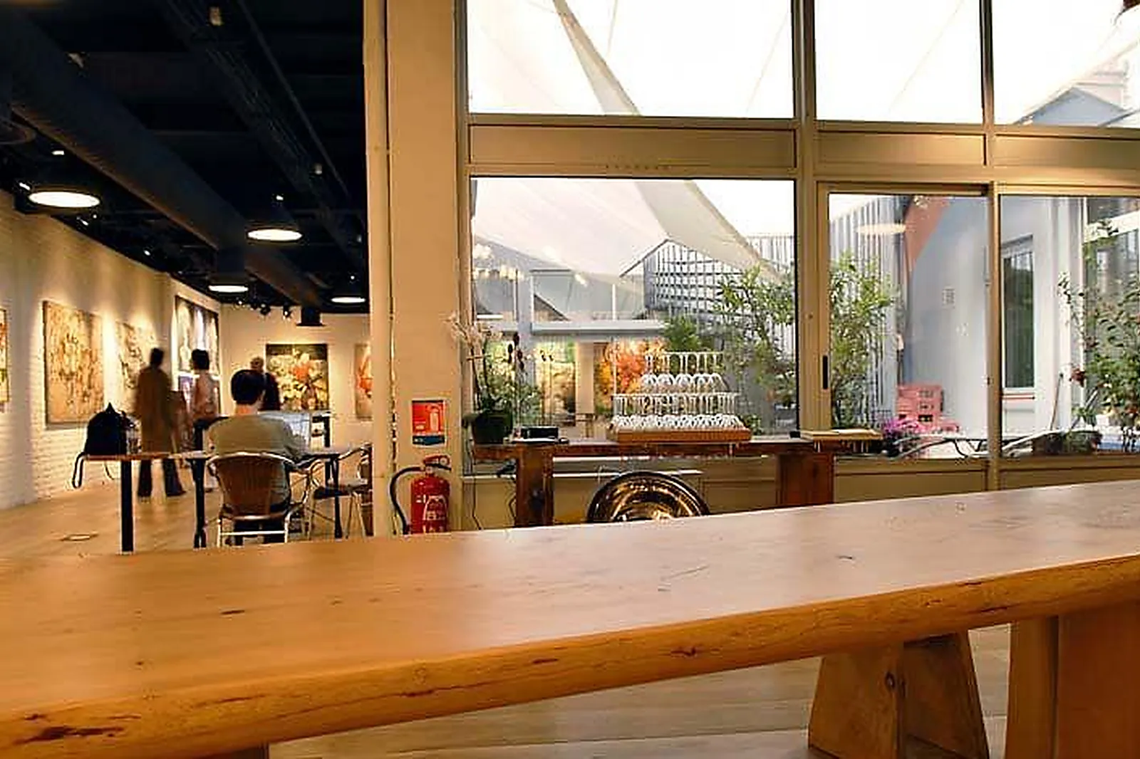 Lieux événementiels, GALERIE UNIVER / COLETTE COLLA