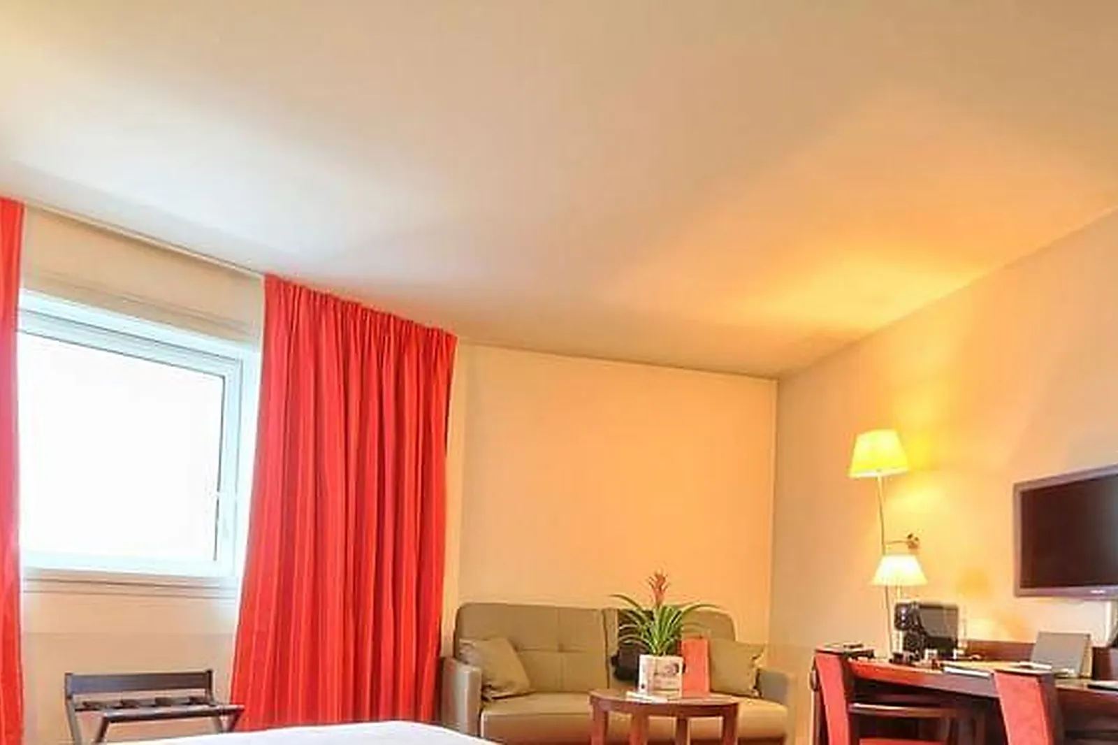 Lieux événementiels, GOLDEN TULIP CDG VILLEPINTE ****