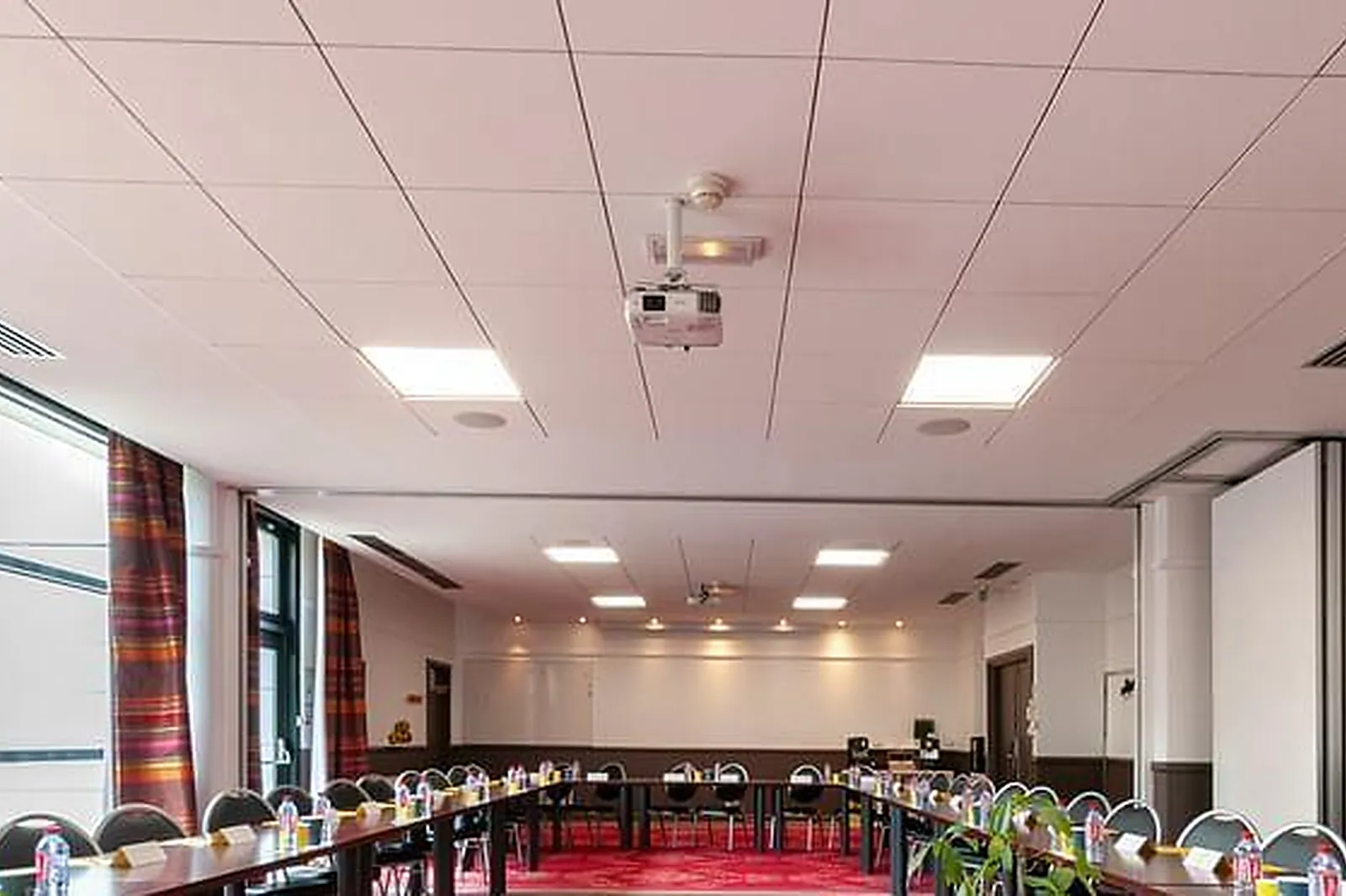 Lieux événementiels, GOLDEN TULIP CDG VILLEPINTE ****