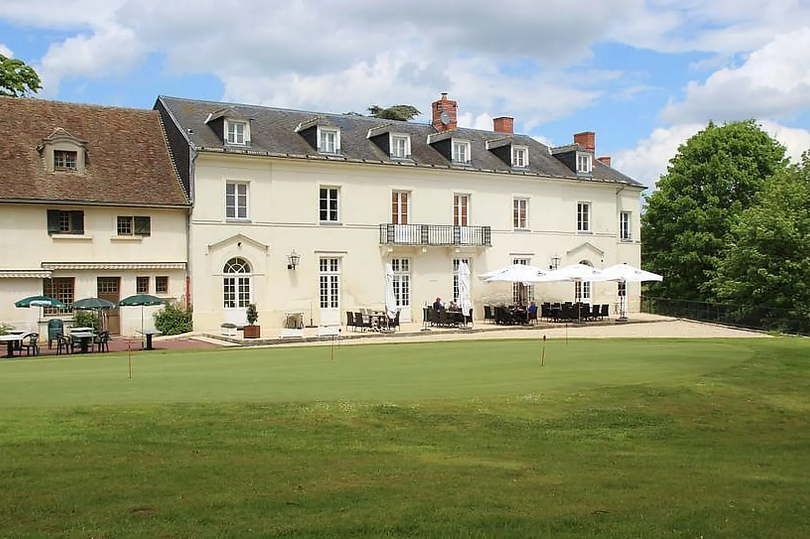 Lieux événementiels, GOLF DE SERAINCOURT
