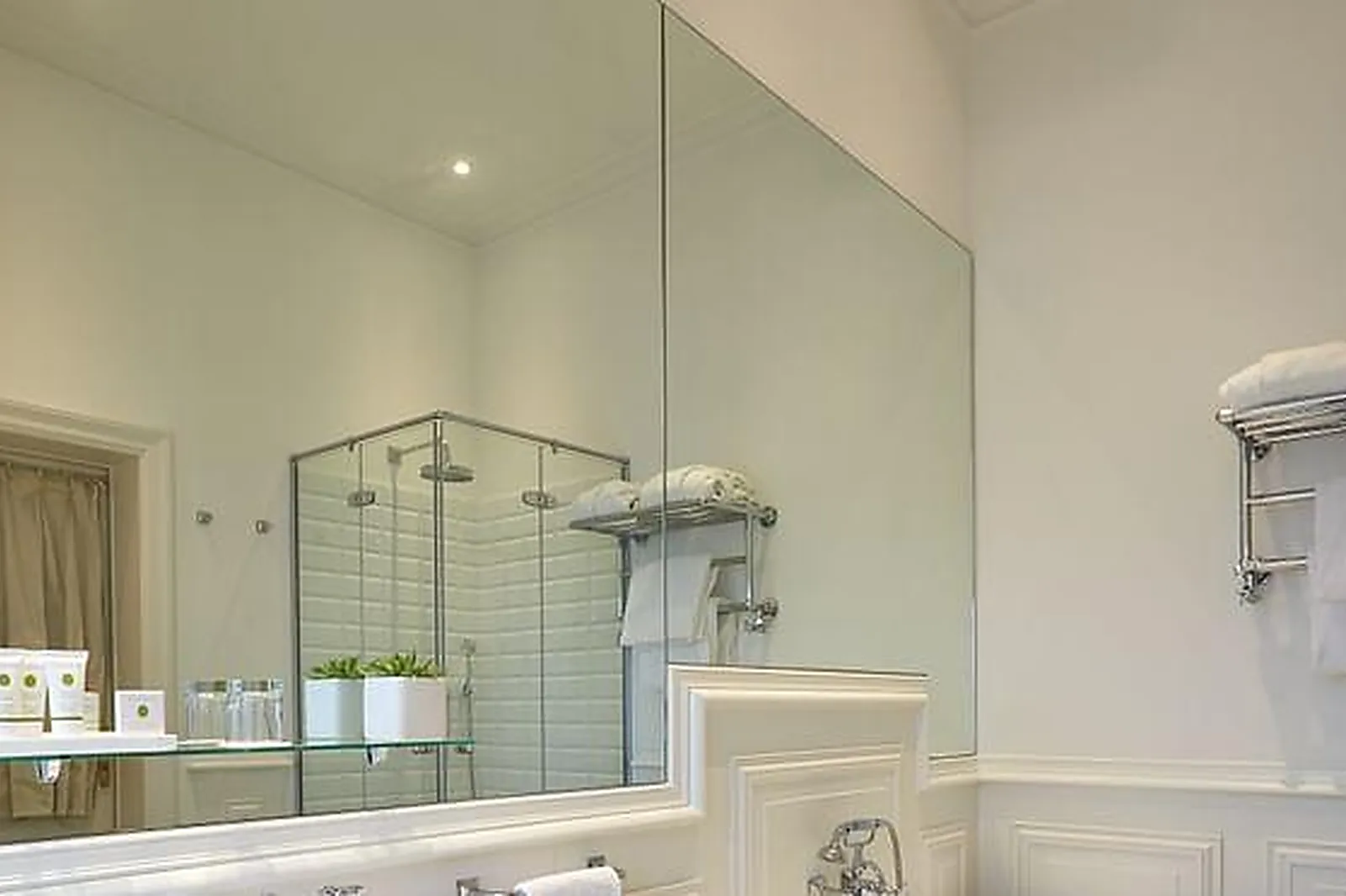 Lieux événementiels, GRAND BARRAIL CHÂTEAU HÔTEL ET SPA *****