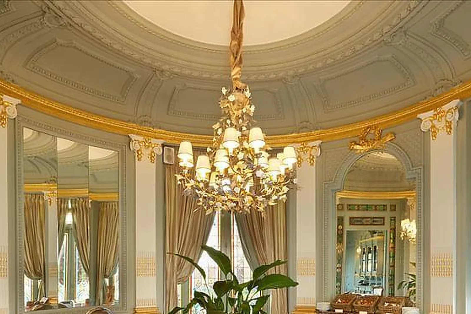 Lieux événementiels, GRAND BARRAIL CHÂTEAU HÔTEL ET SPA *****