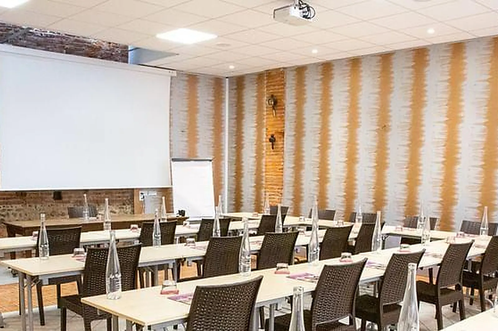 Lieux événementiels, GRAND HÔTEL D'ORLÉANS *** BRASSERIE LA RIPAILLE