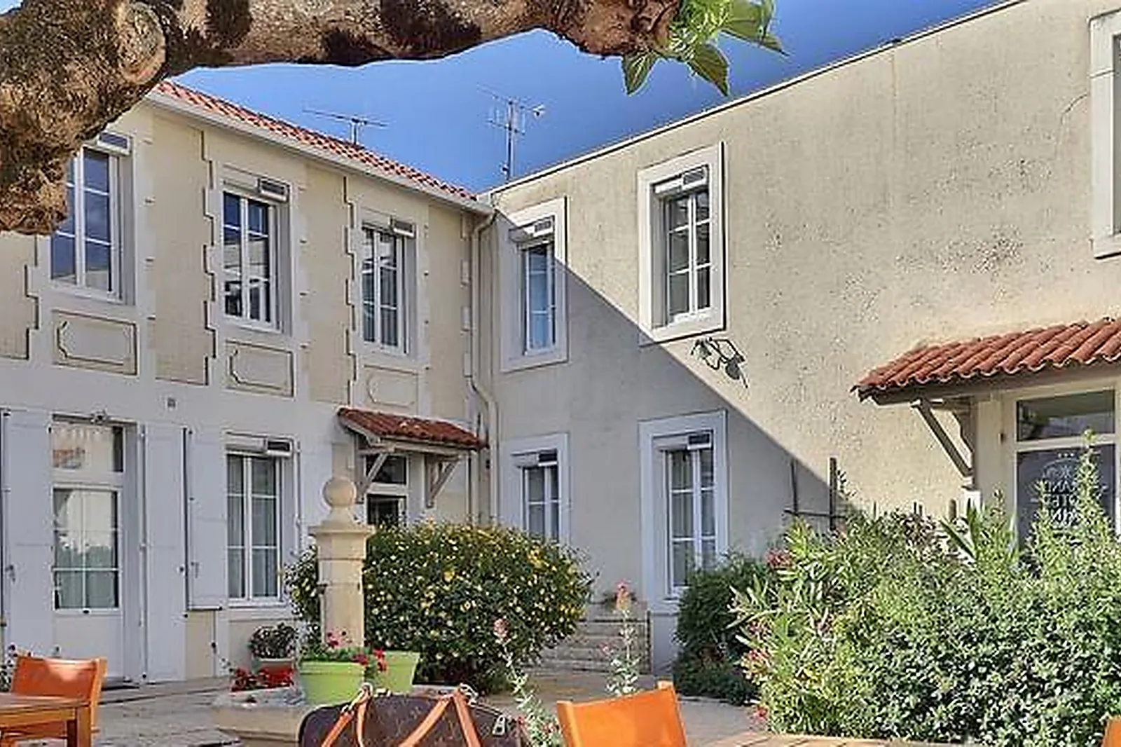 Lieux événementiels, GRAND HÔTEL DES BAINS & SPA ***