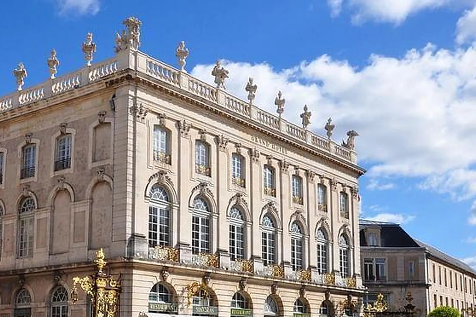 Lieux événementiels, GRAND HÔTEL DE LA REINE ****