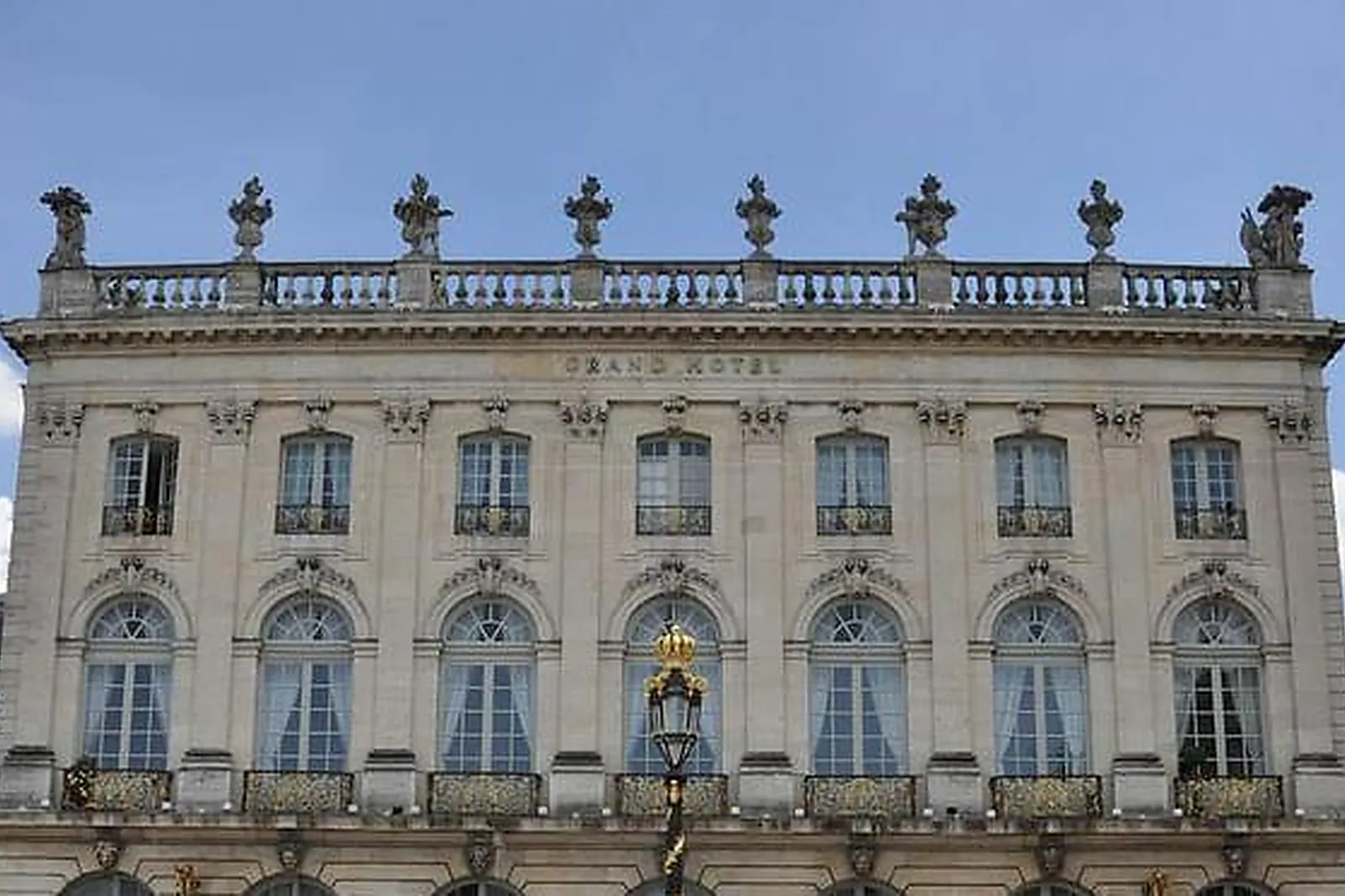 Lieux événementiels, GRAND HÔTEL DE LA REINE ****