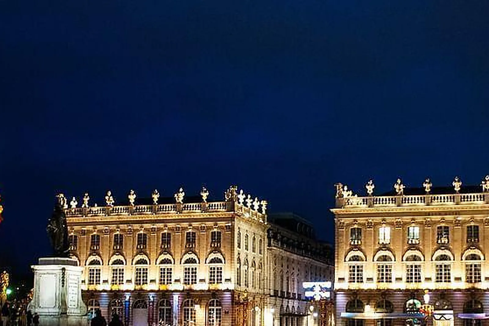 Lieux événementiels, GRAND HÔTEL DE LA REINE ****