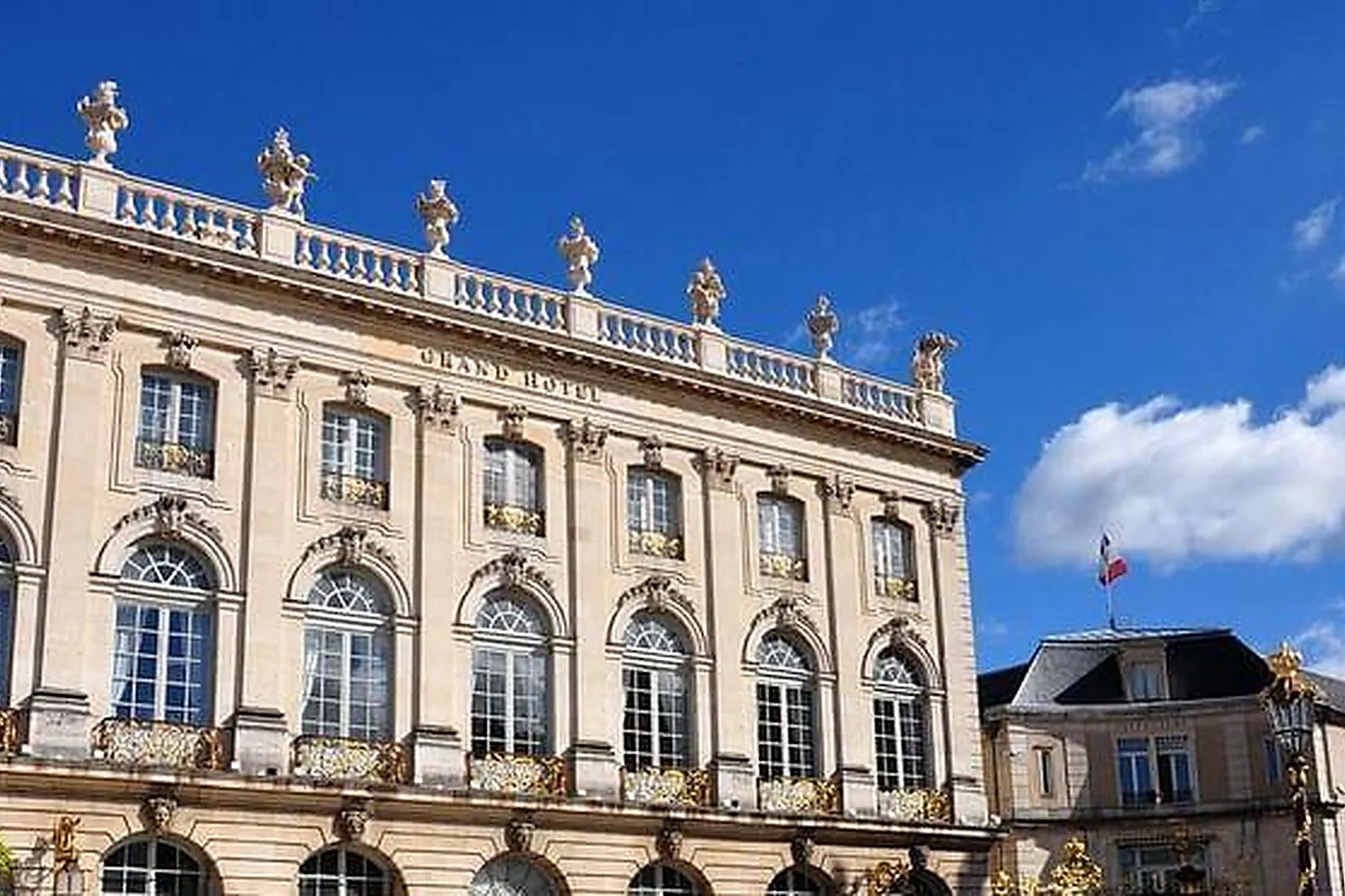 Lieux événementiels, GRAND HÔTEL DE LA REINE ****