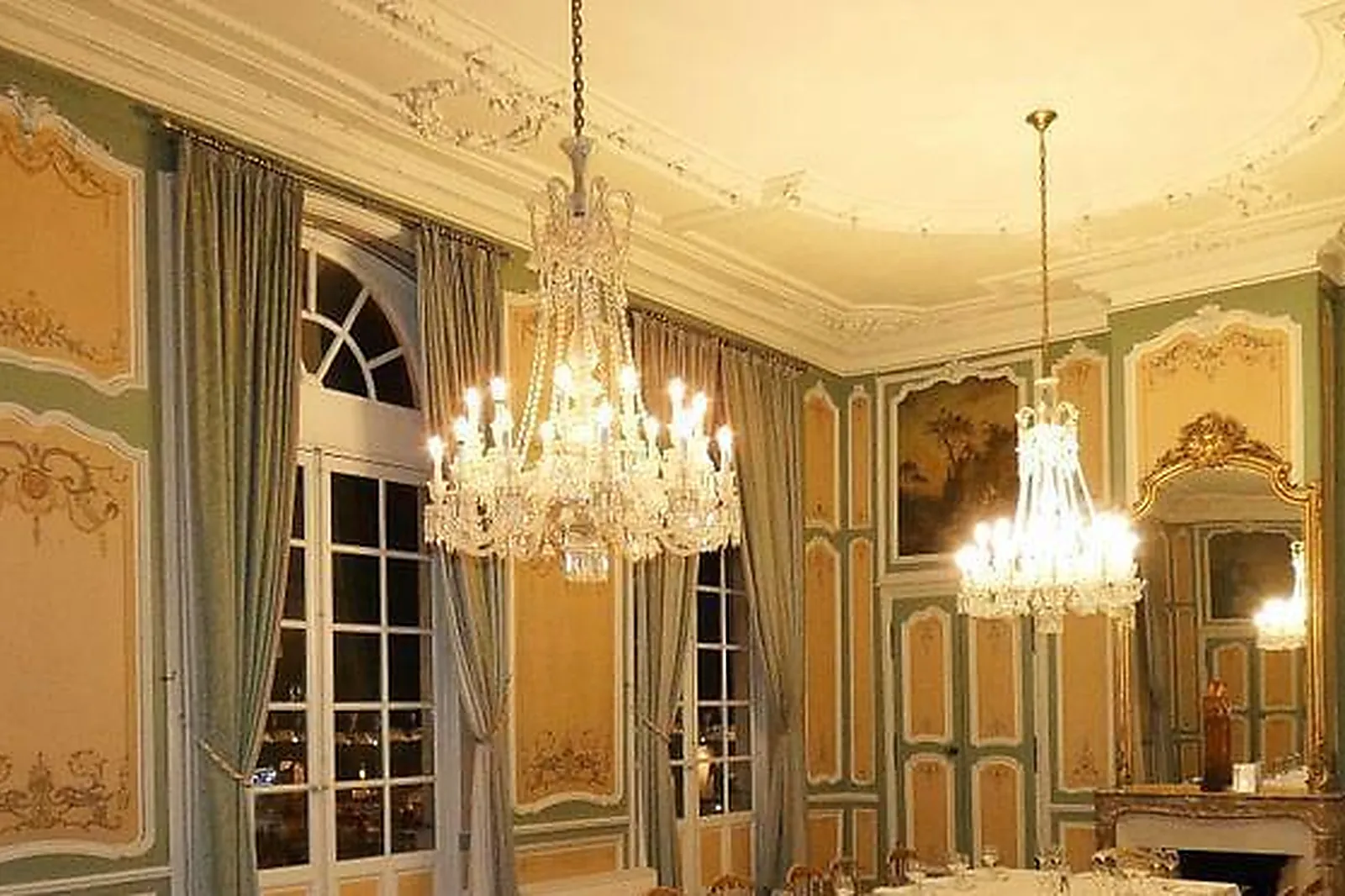 Lieux événementiels, GRAND HÔTEL DE LA REINE ****