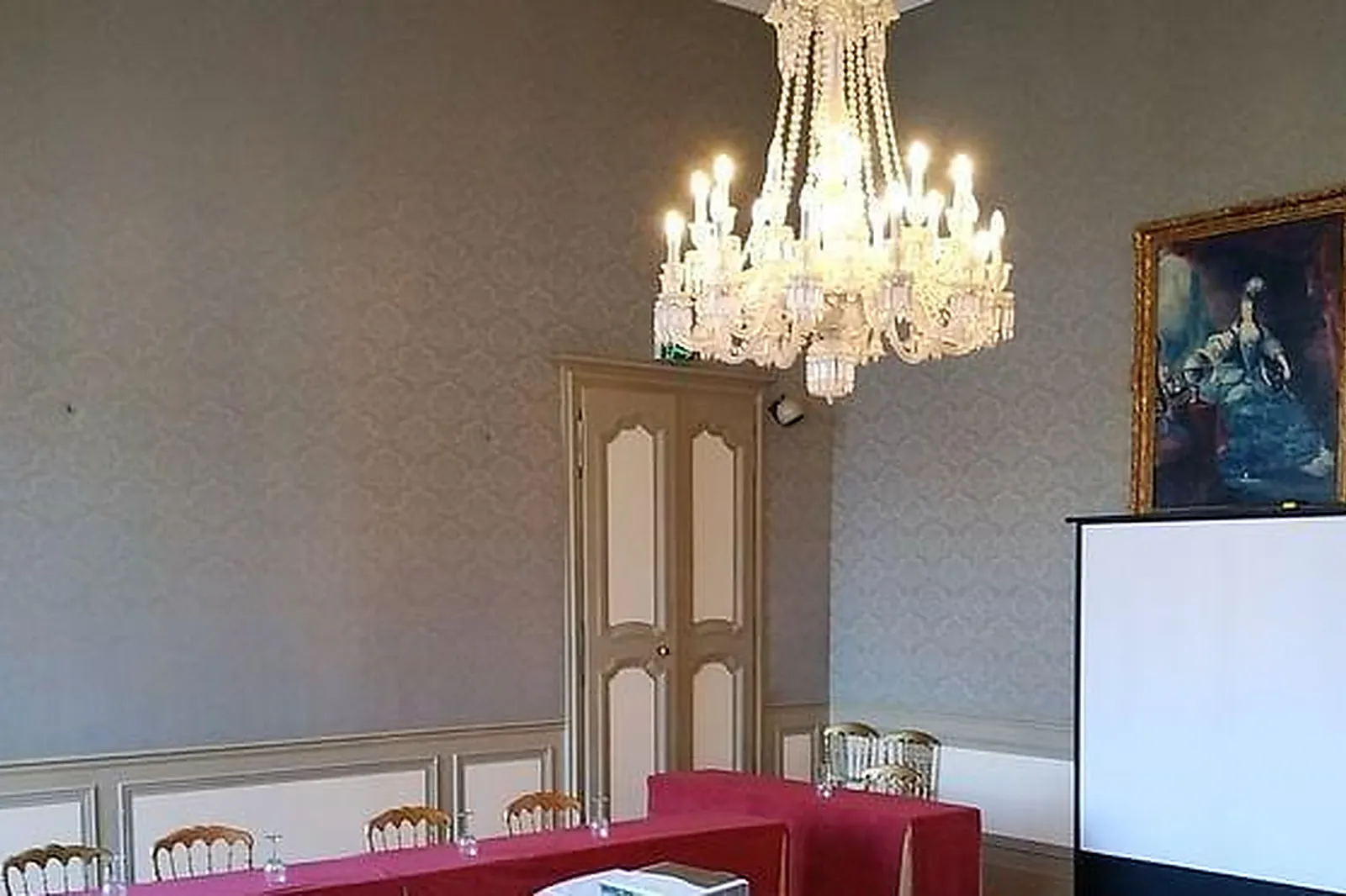 Lieux événementiels, GRAND HÔTEL DE LA REINE ****