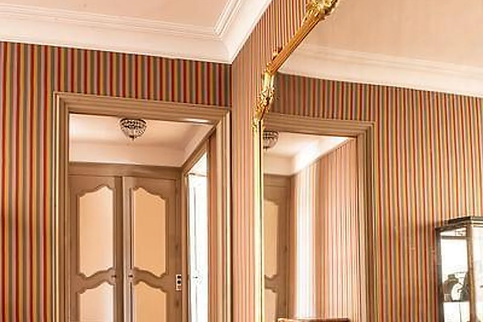 Lieux événementiels, GRAND HÔTEL DE LA REINE ****