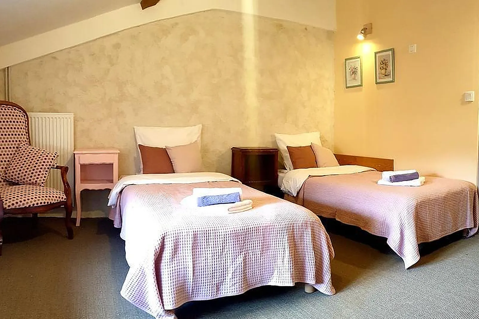 Lieux événementiels, GÎTE LA CHARRETTE FLEURIE