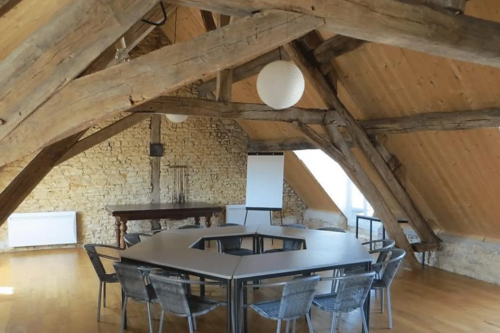 Lieux événementiels, GÎTE LES FONTENEILLES