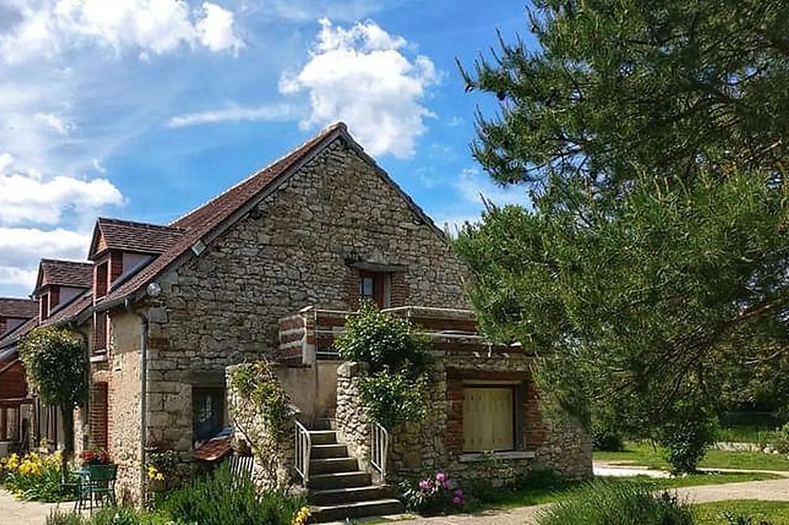 Lieux événementiels, GÎTES DES POTES