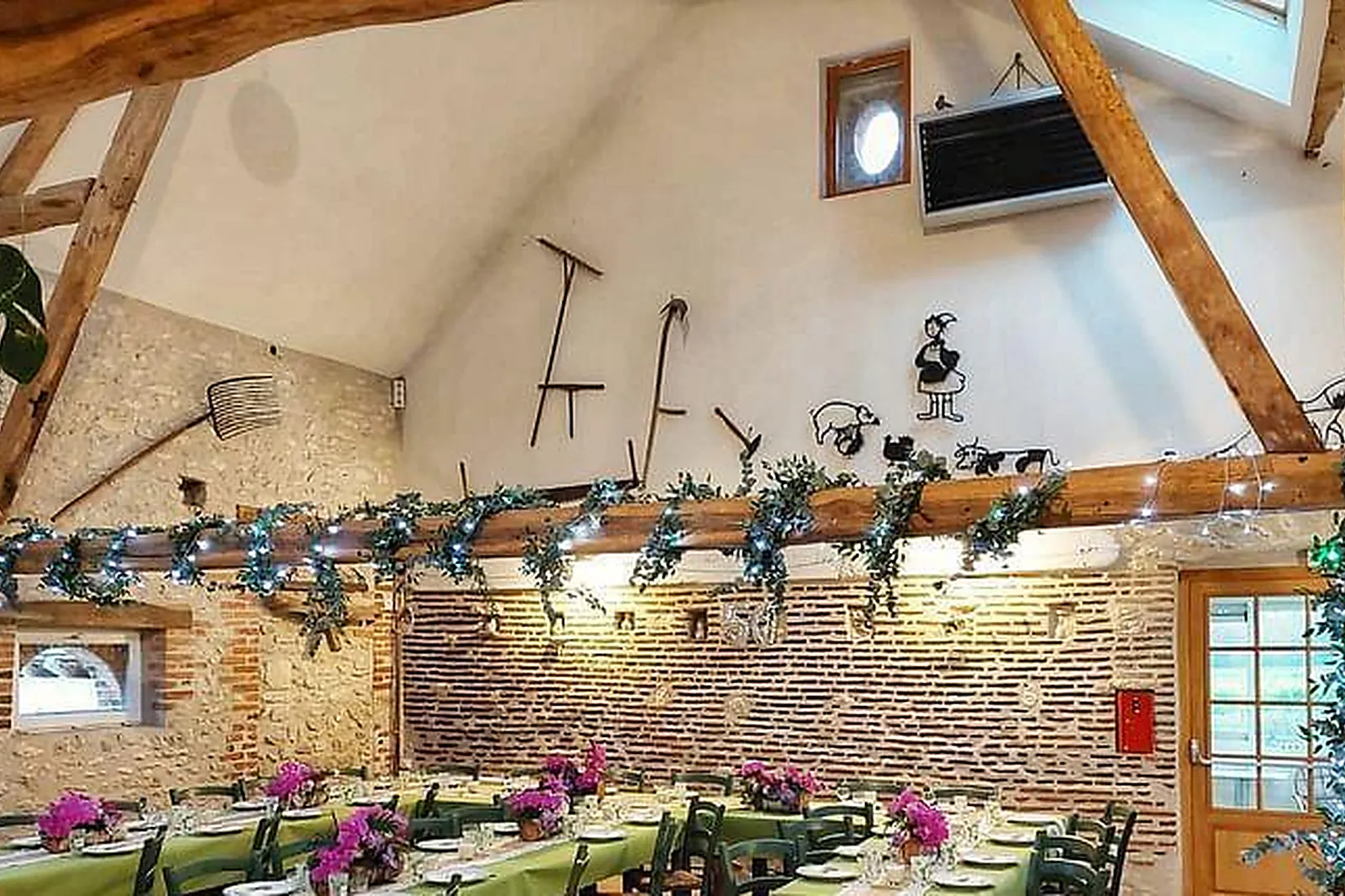 Lieux événementiels, GÎTES DES POTES