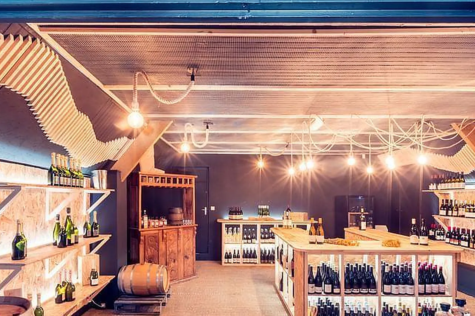 Lieux événementiels, HUTTOPIA VERSAILLES ***