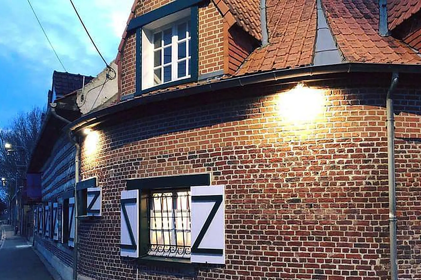 Lieux événementiels, HUTTOPIA VERSAILLES ***