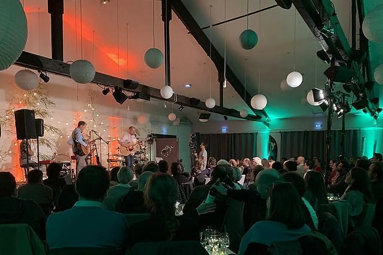 Lieux événementiels, HUTTOPIA VERSAILLES ***