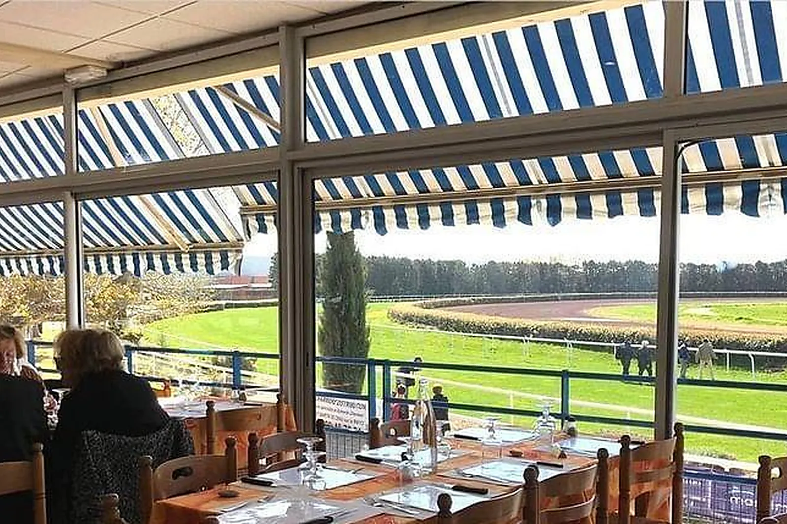 Lieux événementiels, HIPPODROME SALON DE PROVENCE