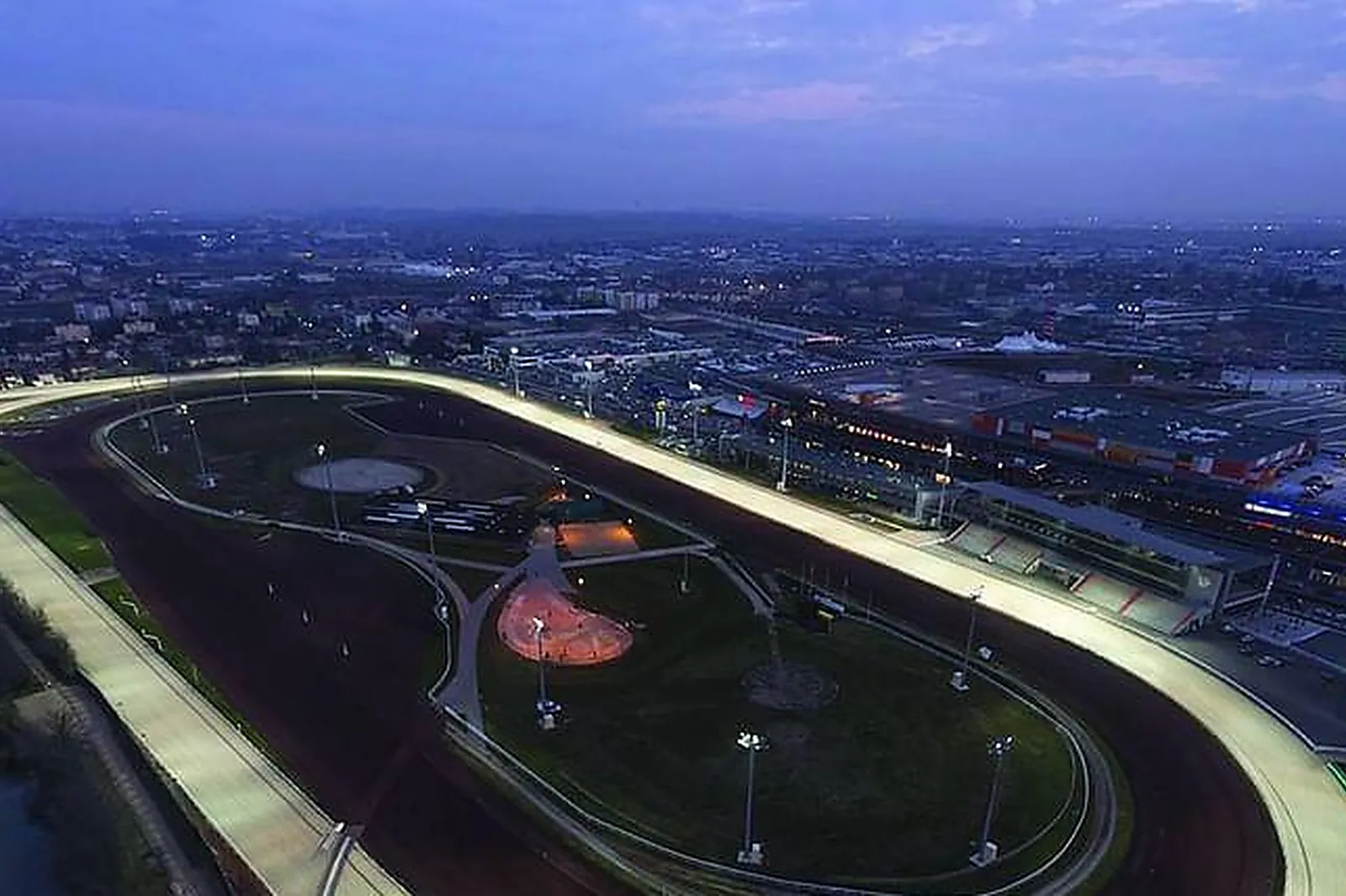 Lieux événementiels, HIPPODROME DE LYON - CARRÉ DE SOIE