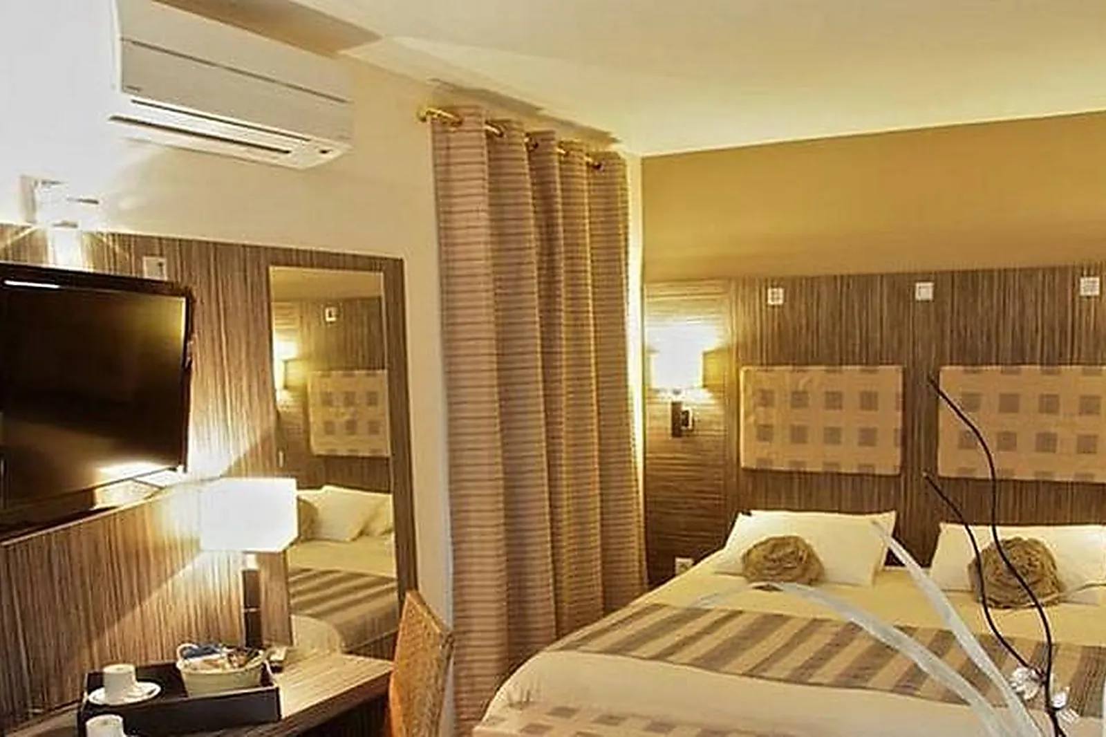 Lieux événementiels, HOSTELLERIE LES OLIVADES ***