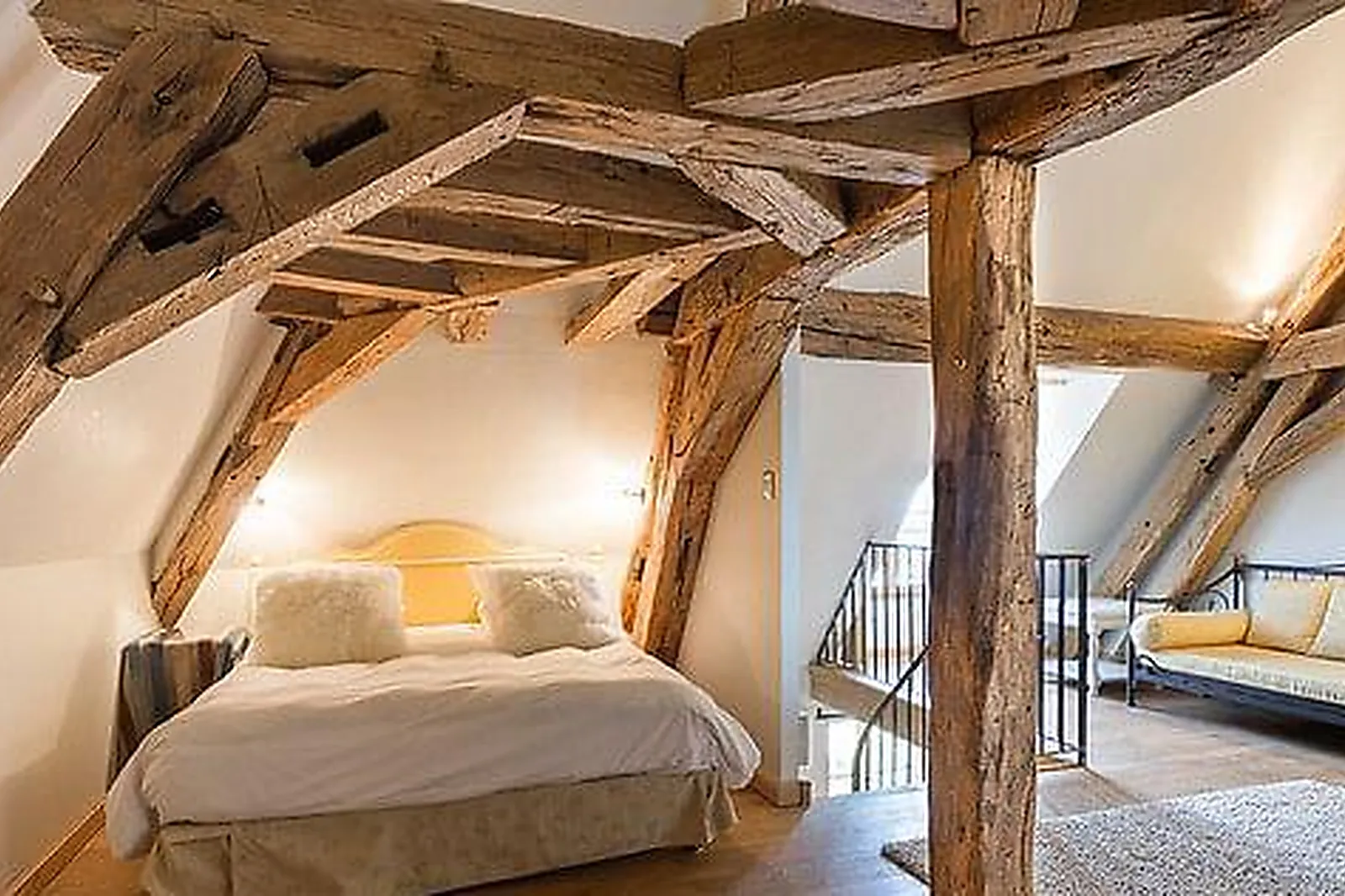 Lieux événementiels, HOSTELLERIE DE LA TOUR D'AUXOIS***