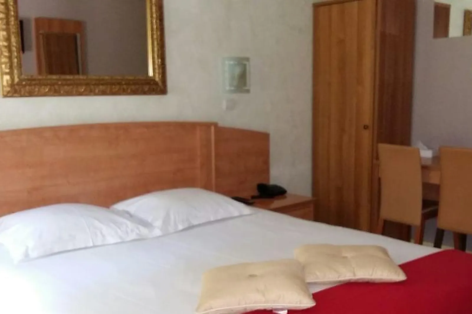 Lieux événementiels, HOSTELLERIE DU LYS ***