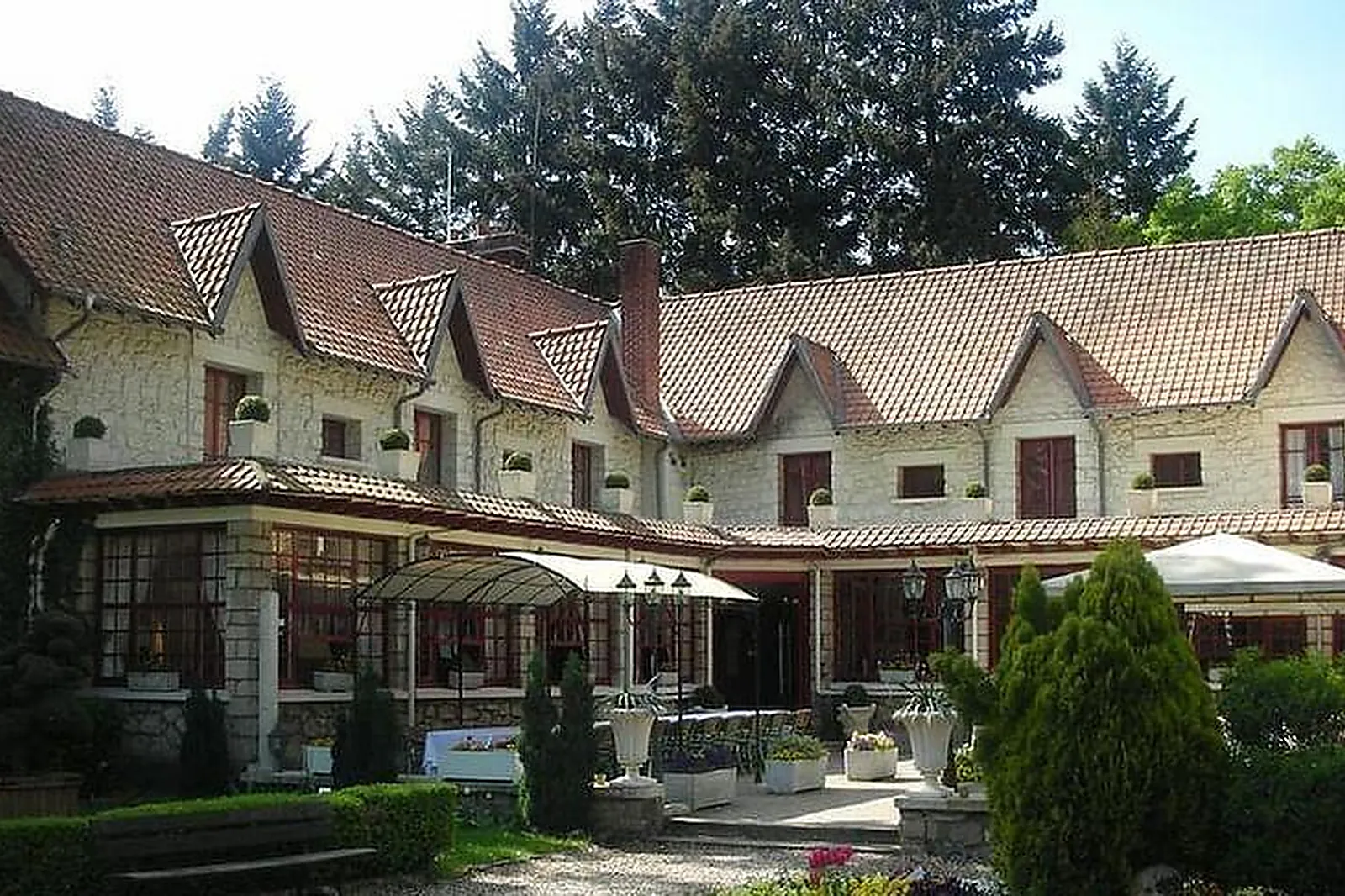 Lieux événementiels, HOSTELLERIE DU LYS ***