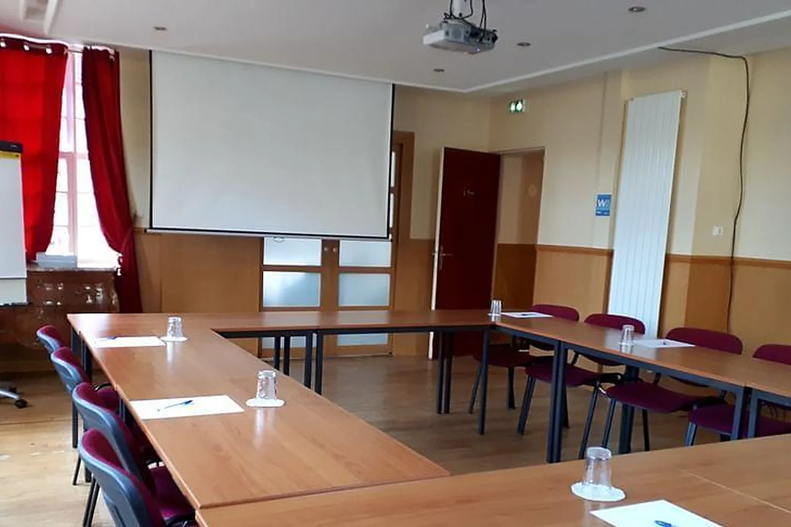 Lieux événementiels, HOSTELLERIE DU LYS ***