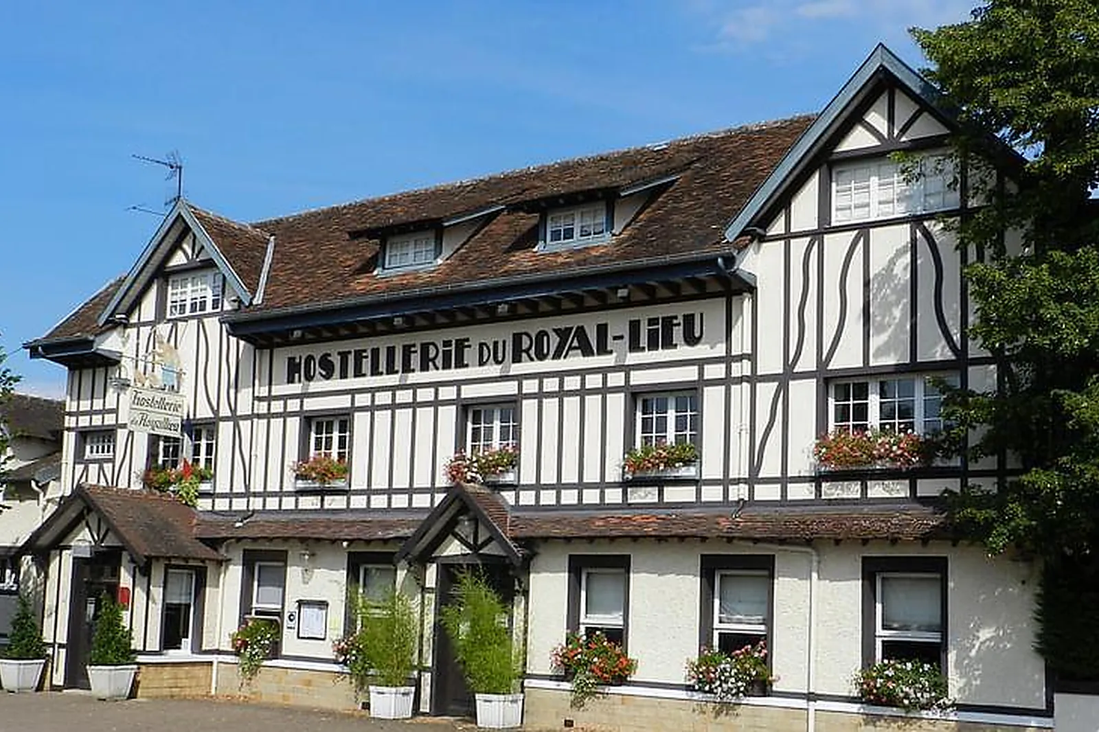 Lieux événementiels, HOSTELLERIE DU ROYALLIEU