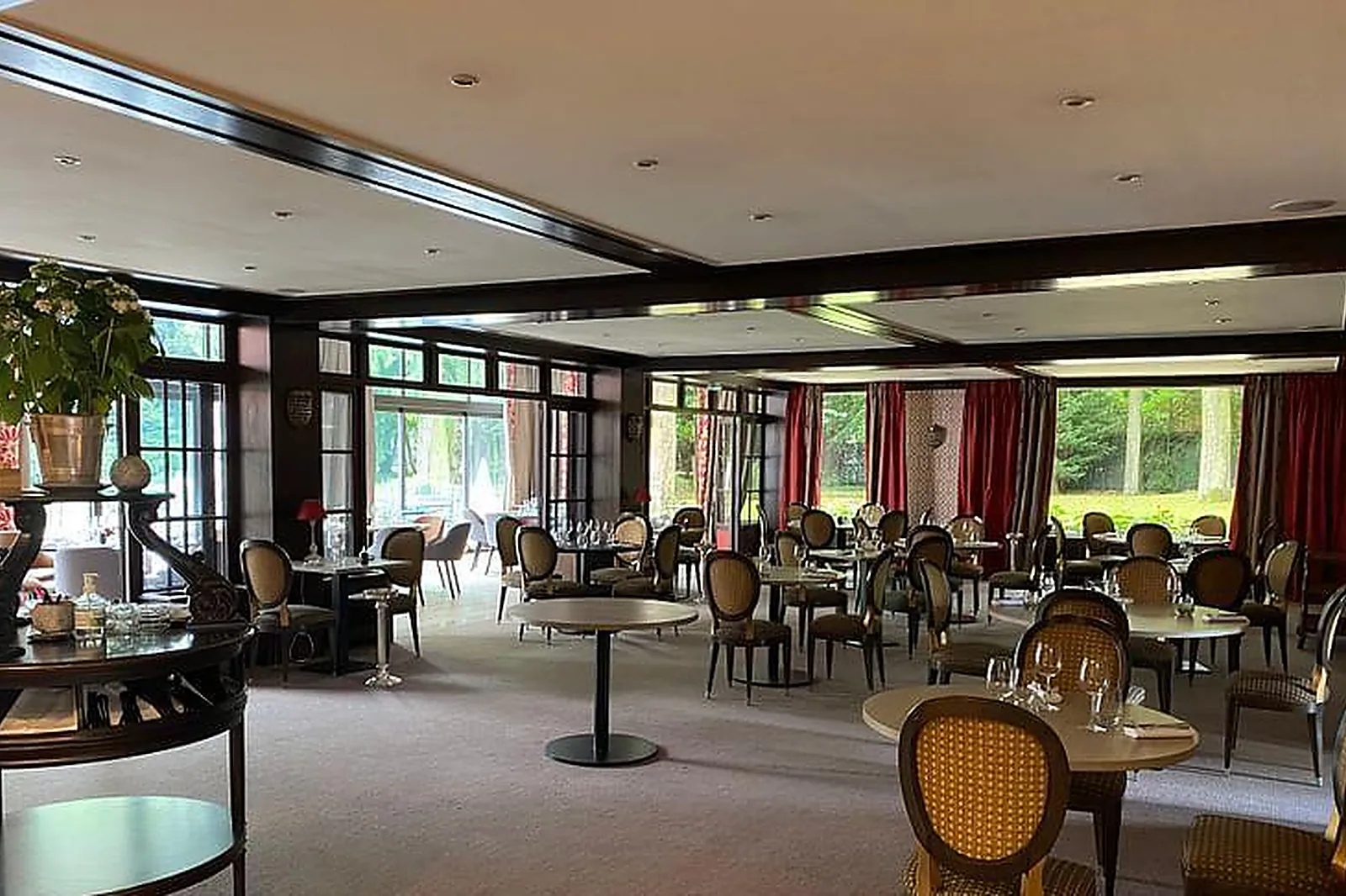 Lieux événementiels, HOSTELLERIE DU ROYALLIEU