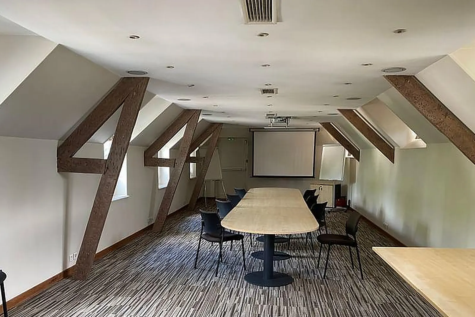 Lieux événementiels, HOSTELLERIE DU ROYALLIEU