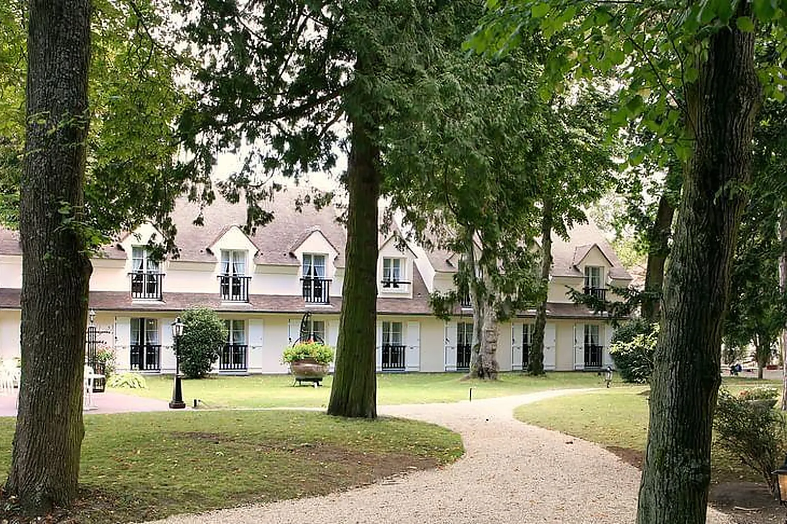 Lieux événementiels, HOSTELLERIE DU ROYALLIEU