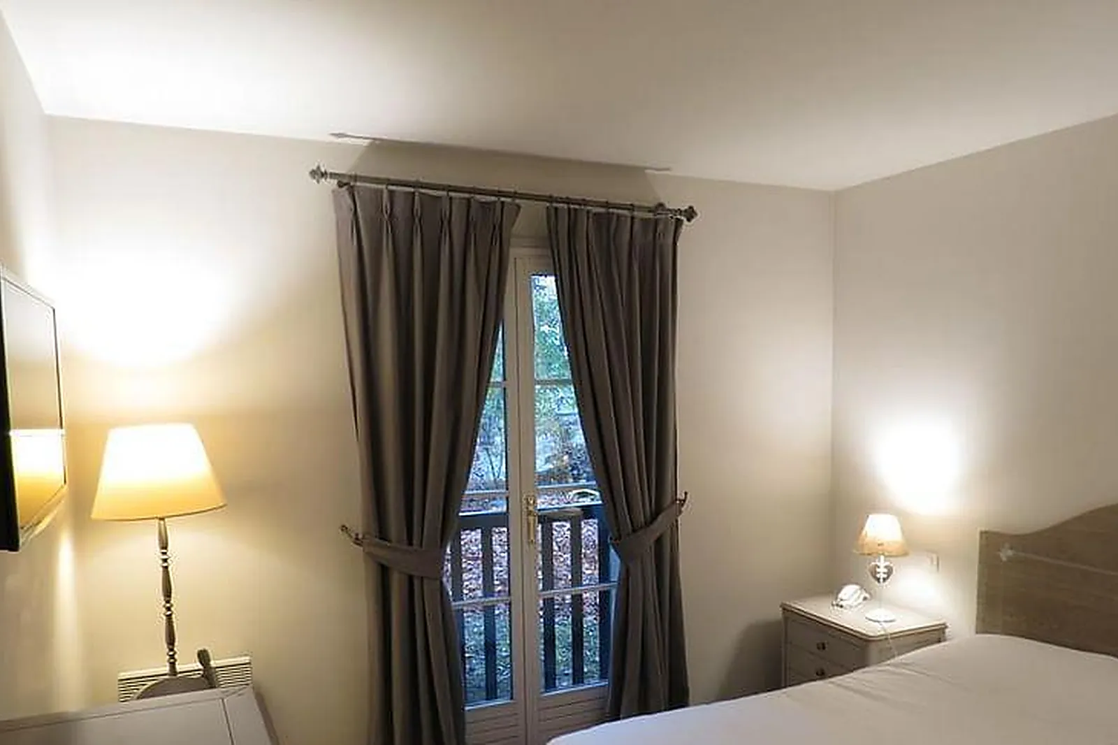 Lieux événementiels, HOSTELLERIE DU ROYALLIEU