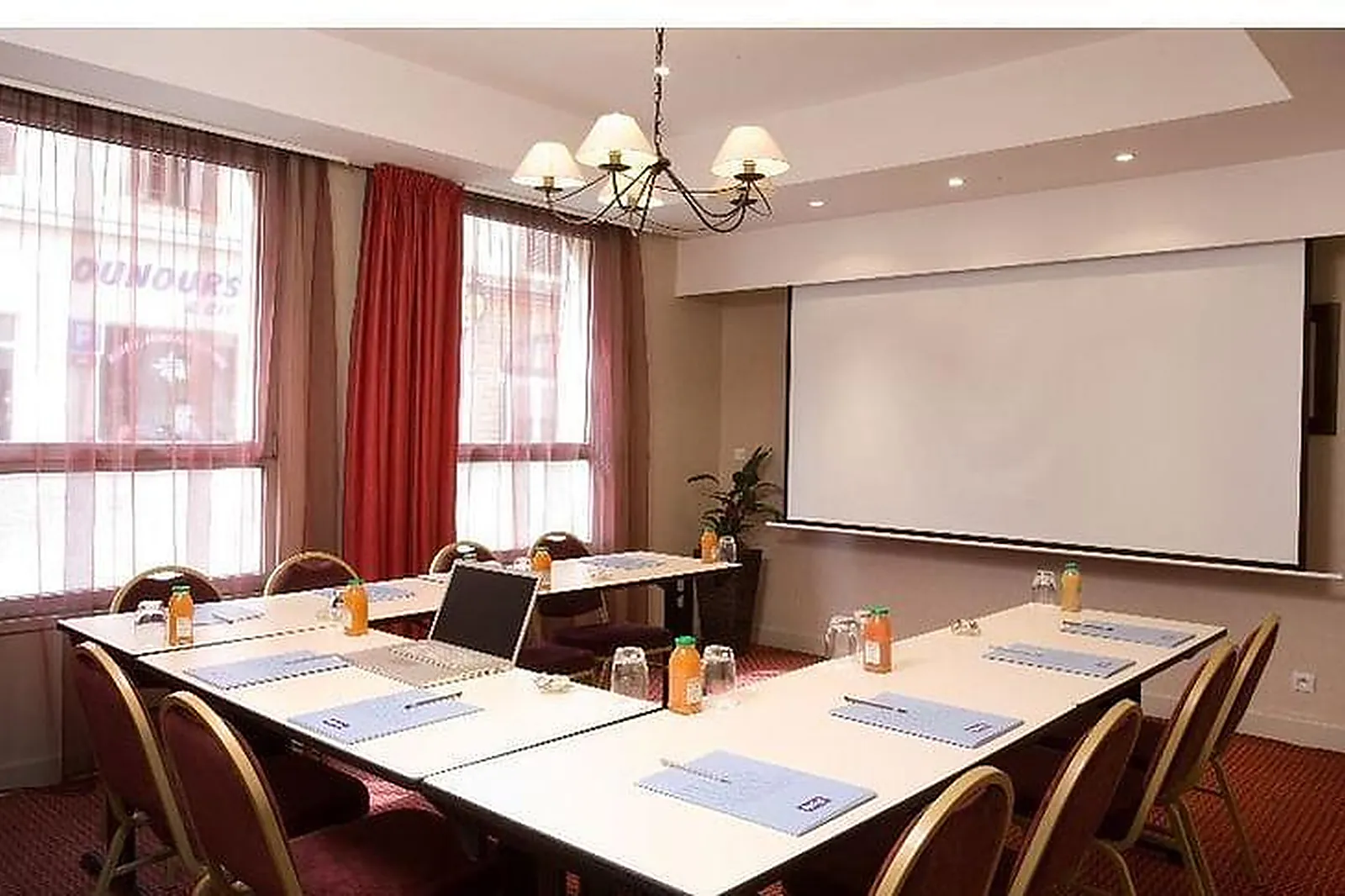 Lieux événementiels, HOTEL KYRIAD VILLEFRANCHE-SUR-SAÔNE