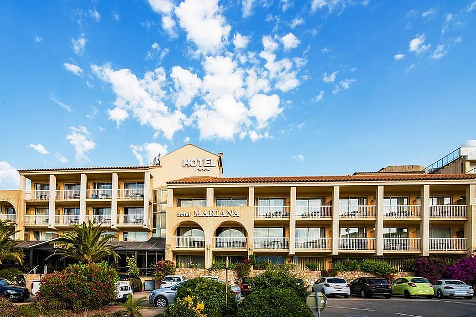 Lieux événementiels, HOTEL MARIANA CALVI ***