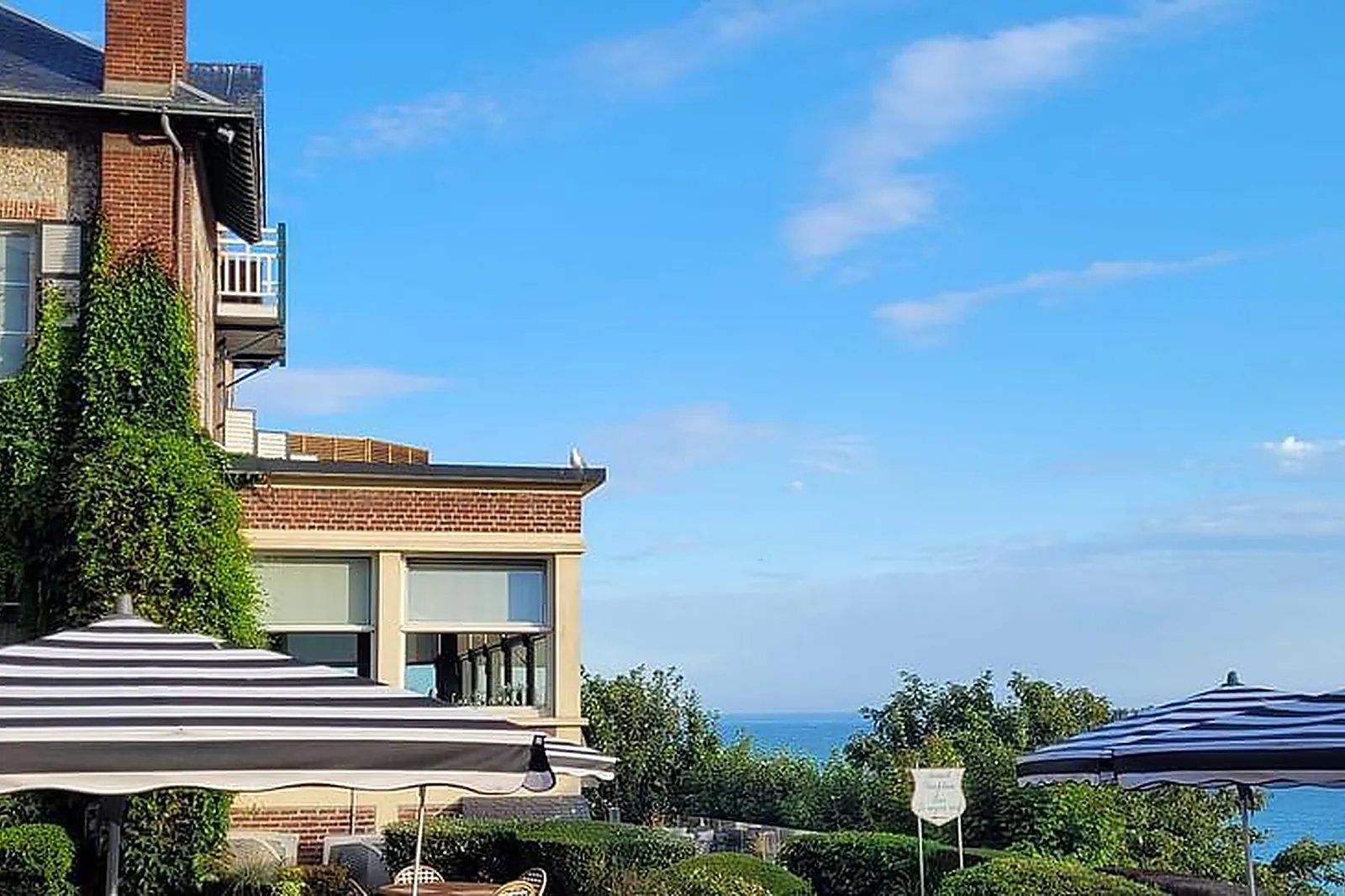 Lieux événementiels, HOTEL*** RESTAURANT DORMY HOUSE