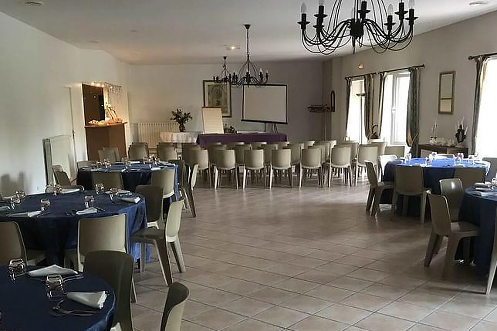 Lieux événementiels, HOTEL RESTAURANT LES PIGEONS BLANCS***