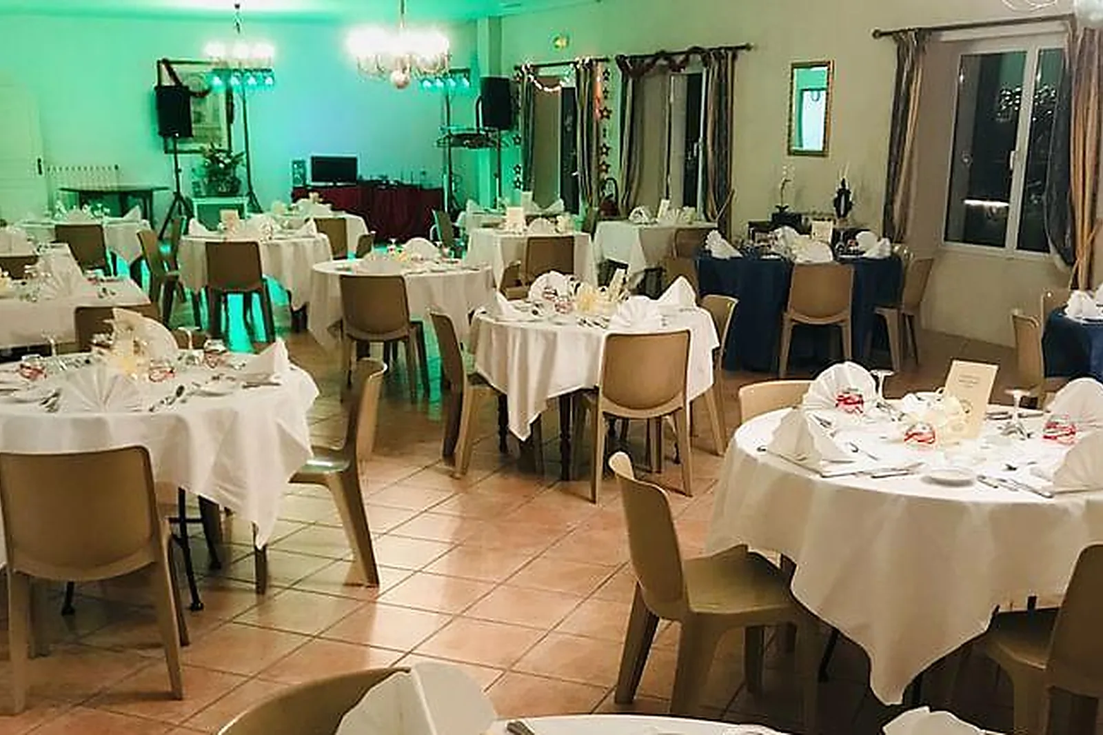 Lieux événementiels, HOTEL RESTAURANT LES PIGEONS BLANCS***