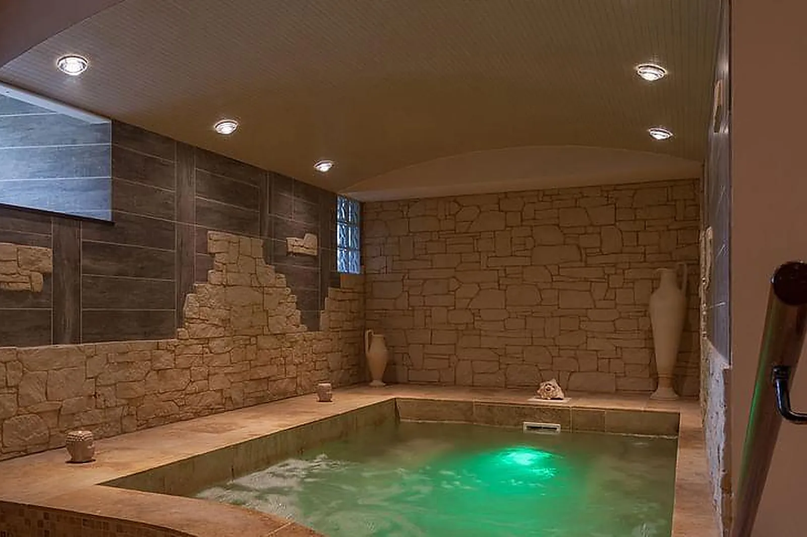 Lieux événementiels, HOTEL THE ORIGINALS LE CHÂTEAU DE LA ROQUE