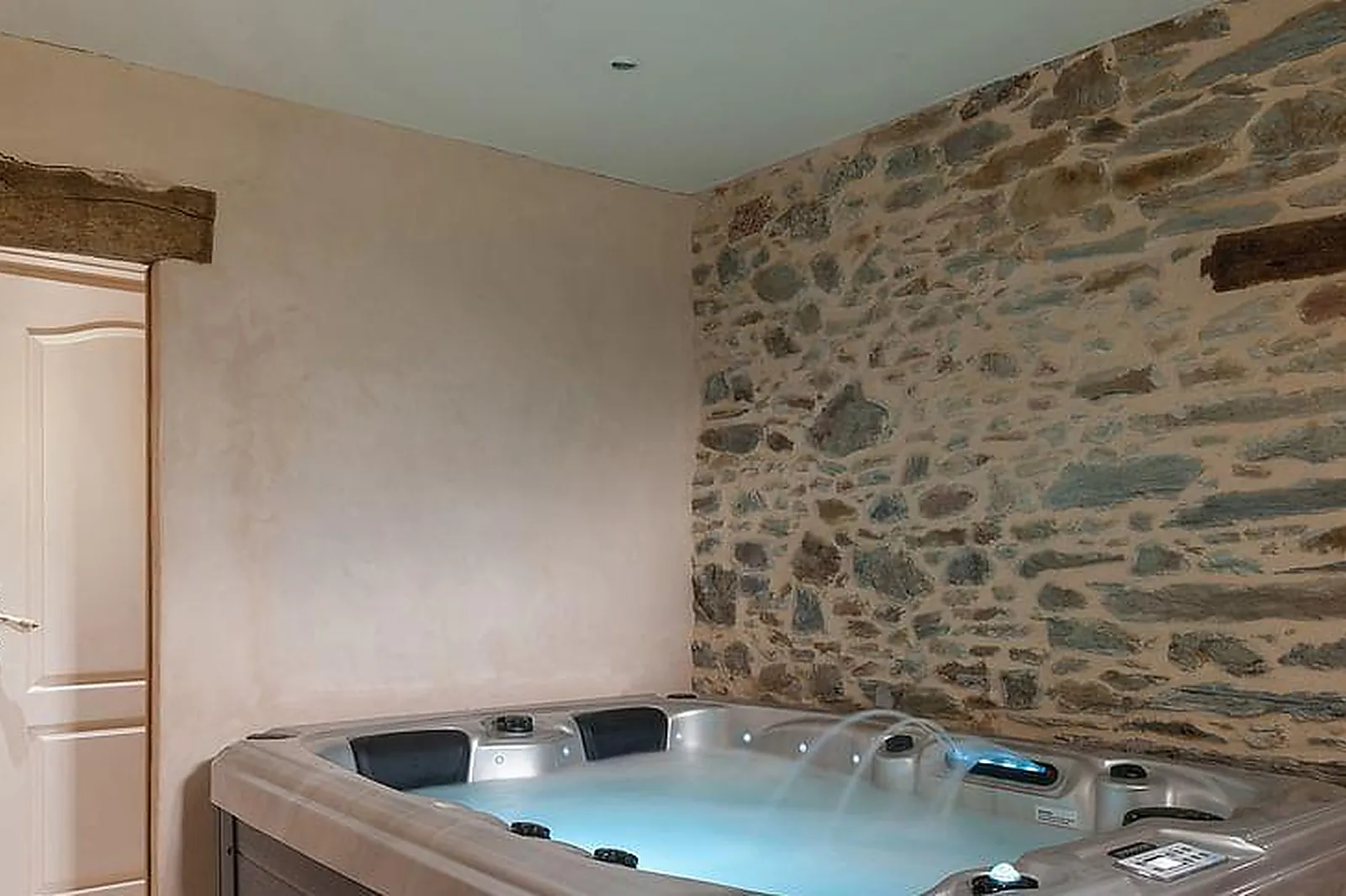 Lieux événementiels, HOTEL THE ORIGINALS LE CHÂTEAU DE LA ROQUE