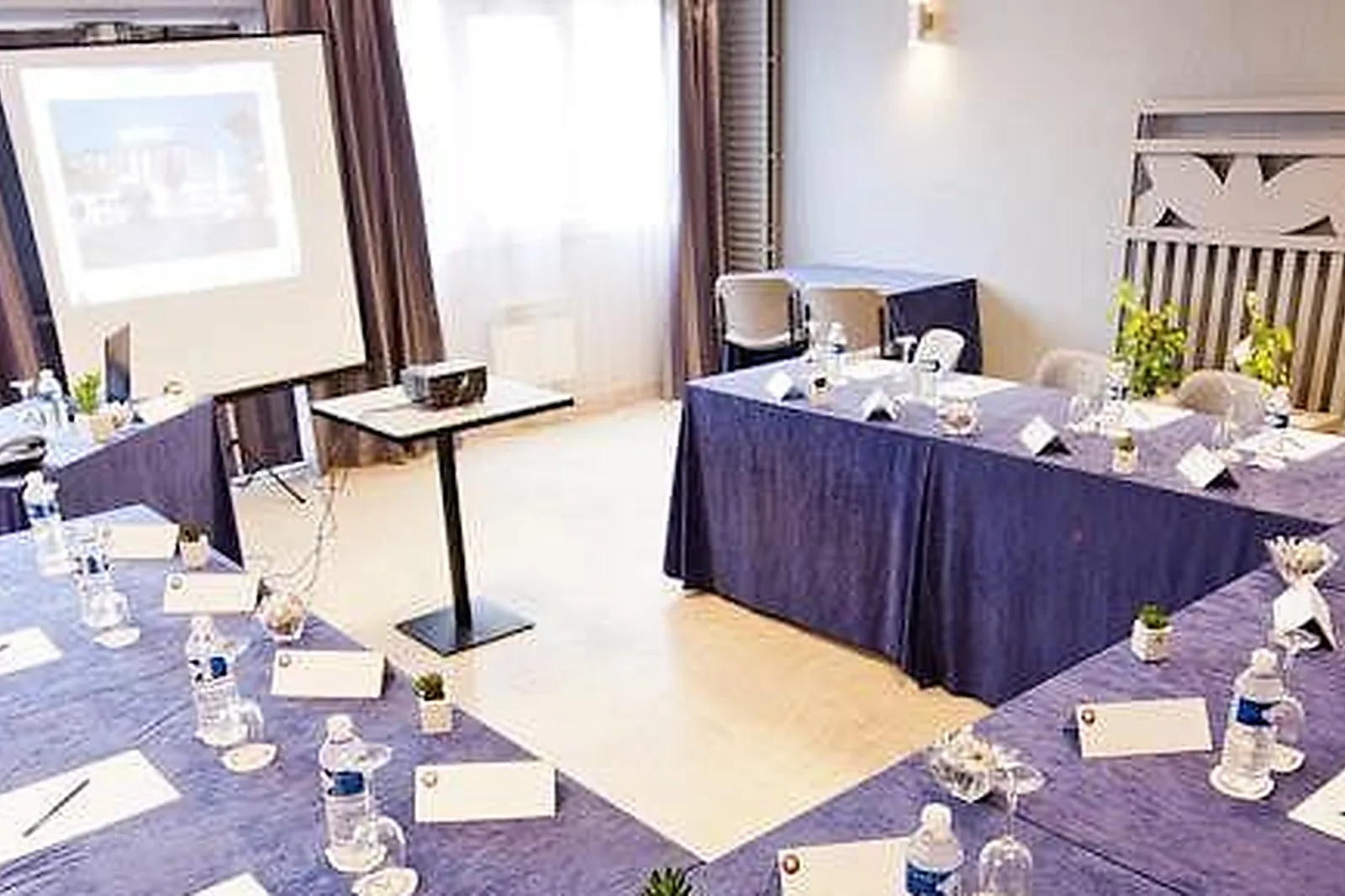 Lieux événementiels, HOTEL THE ORIGINALS LYON EST ÉCLIPSE ***