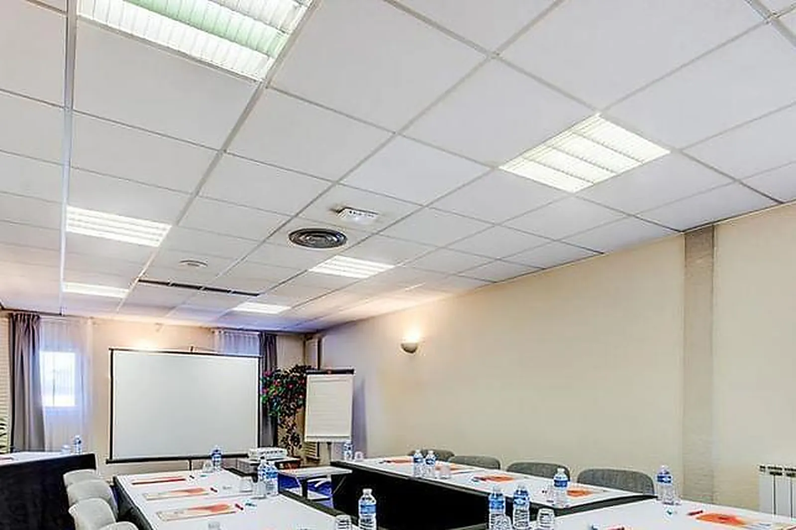 Lieux événementiels, HOTEL THE ORIGINALS LYON EST ÉCLIPSE ***