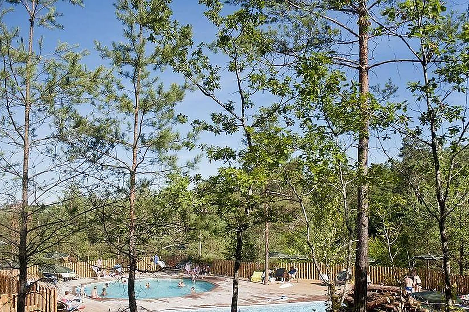 Lieux événementiels, HUTTOPIA LANMARY ***