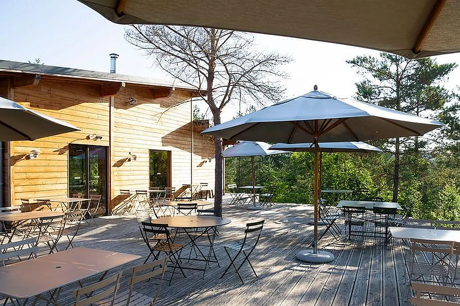 Lieux événementiels, HUTTOPIA LANMARY ***