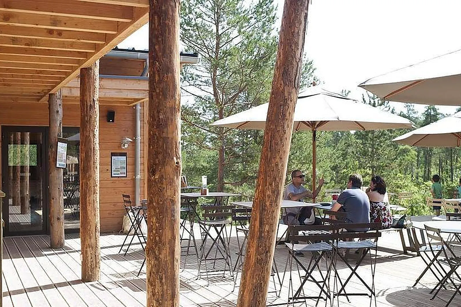 Lieux événementiels, HUTTOPIA LANMARY ***