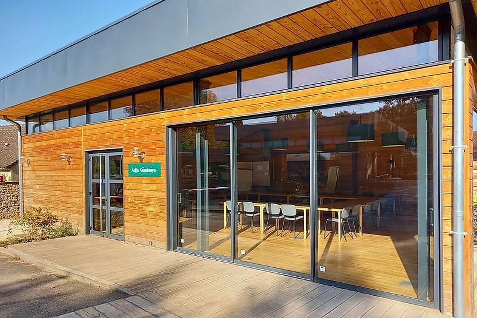 Lieux événementiels, HUTTOPIA VERSAILLES ***